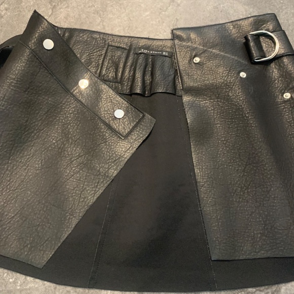 Zara, S belted, faux-leather, A-line, black, mini skirt. - Picture 8 of 10